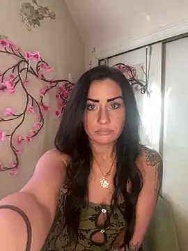 Snapshot of ValayaNoire chatting on December 17, 6:36 pm ValayaNoire online show from December 17, 6:36 pm