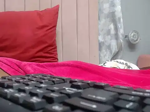 Snapshot of BoobsHoney95 chatting on November 18, 11:15 pm BoobsHoney95 online show from November 18, 11:15 pm