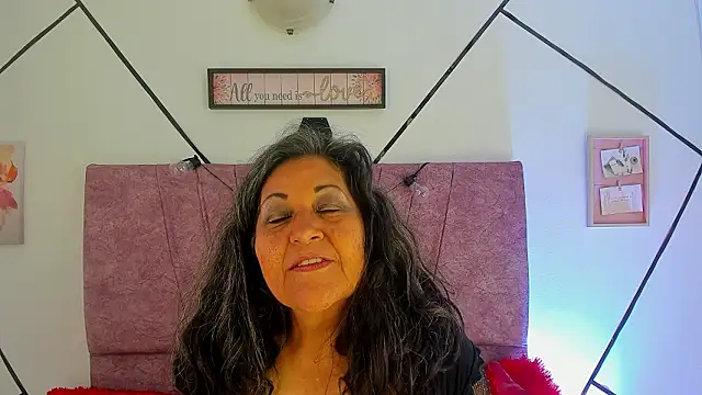 Victoriaa Anderson online show from February 2, 5:44 pm