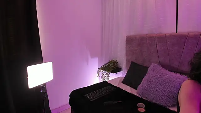 Victoriaa Anderson online show from April 30, 1:28 pm