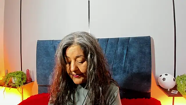 Victoriaa Anderson online show from June 13, 1:31 pm