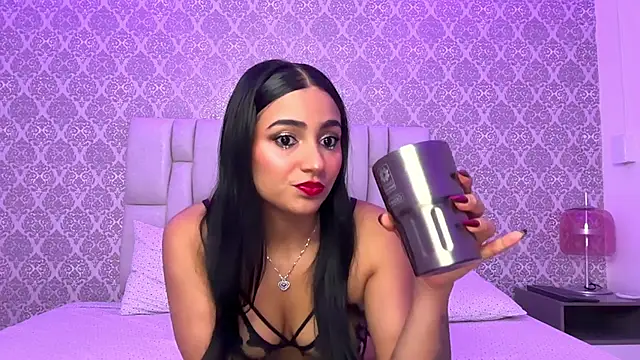 Ashlyrouxx online show from June 5, 10:04 pm