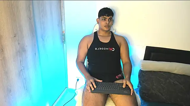 Snapshot of james_smithx chatting on November 18, 9:08 pm james smithx online show from November 18, 9:08 pm