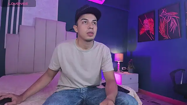 Snapshot of Diego_stone chatting on November 22, 12:37 pm Diego stone online show from November 22, 12:37 pm