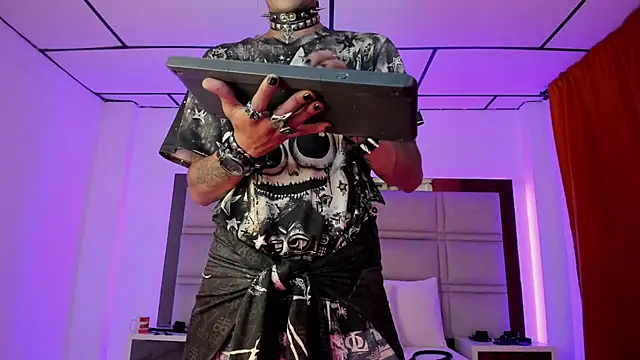 Snapshot of Maximo_king25 chatting on November 13, 3:38 am Maximo king25 online show from November 13, 3:38 am