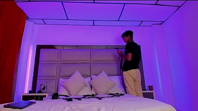 Snapshot of Maximo_king25 chatting on November 16, 4:18 am Maximo king25 online show from November 16, 4:18 am