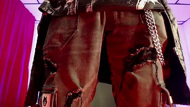 Snapshot of Maximo_king25 chatting on November 29, 3:42 am Maximo king25 online show from November 29, 3:42 am