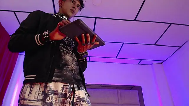 Snapshot of Maximo_king25 chatting on November 30, 3:54 am Maximo king25 online show from November 30, 3:54 am