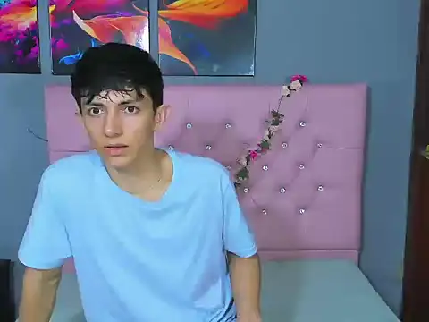 Snapshot of ElanGiraldo chatting on December 3, 9:57 pm ElanGiraldo online show from December 3, 9:57 pm