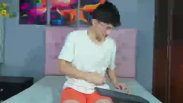 ElanGiraldo online show from January 6, 10:45 pm