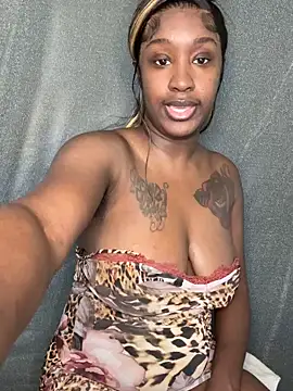 Snapshot of ToyaThick chatting on December 3, 5:55 pm ToyaThick online show from December 3, 5:55 pm