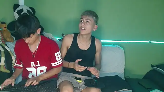 Snapshot of Kurt_williams1 chatting on December 13, 7:53 pm Kurt williams1 online show from December 13, 7:53 pm