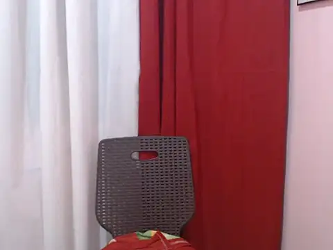 Snapshot of Pinaysel_beauty26 chatting on November 24, 9:09 am Pinaysel beauty26 online show from November 24, 9:09 am