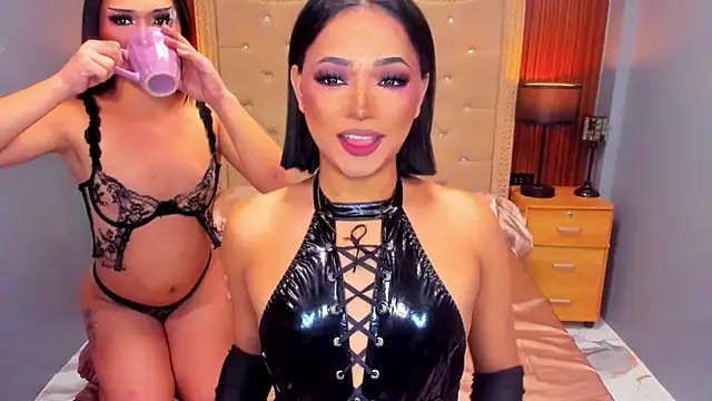 SavageSisters online show from November 13, 8:35 am