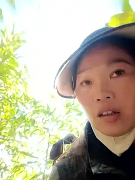 Snapshot of blonde_blg chatting on November 25, 12:43 am blonde blg online show from November 25, 12:43 am