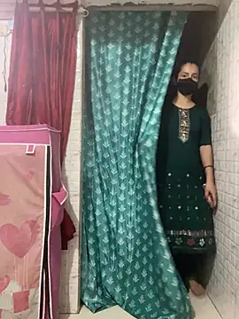 Red Queen 11 online show from March 7, 7:00 pm