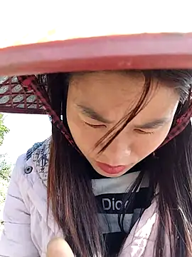 Snapshot of Xillie9222 chatting on December 19, 2:18 am Xillie9222 online show from December 19, 2:18 am