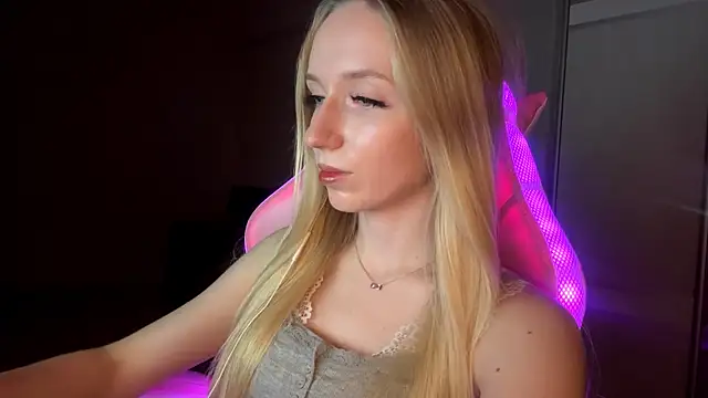 Snapshot of LaceDream chatting on November 22, 3:11 pm LaceDream online show from November 22, 3:11 pm