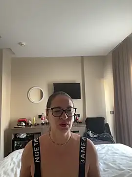 Milana8263 online show from December 19, 6:42 am