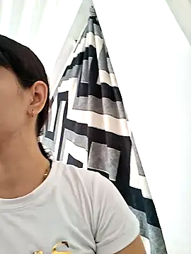 Skinny Wet online show from November 19, 12:49 pm