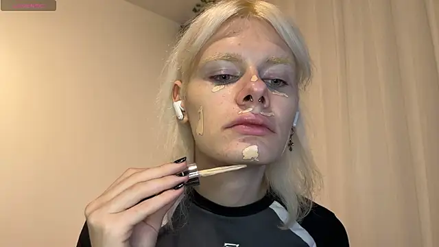 MollyChloe online show from November 20, 6:18 pm