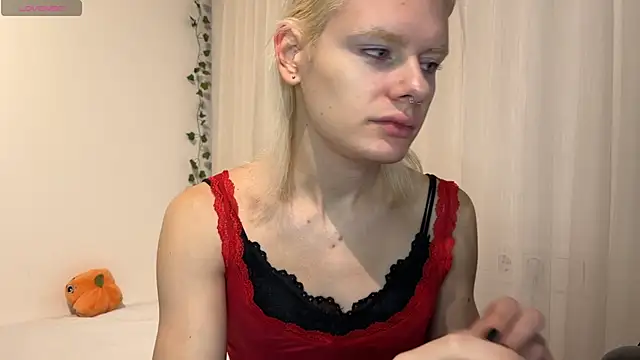 MollyChloe online show from November 28, 6:10 pm