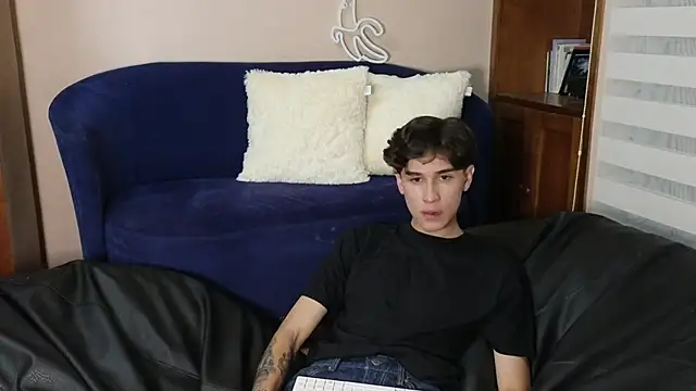 Derekswan online show from November 11, 11:38 pm