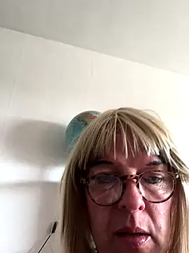 simone xdressing online show from September 25, 1:15 pm