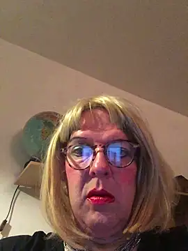 simone xdressing online show from September 28, 11:21 pm