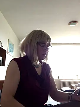 simone xdressing online show from November 9, 10:02 am