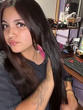 Snapshot of belenciita chatting on December 3, 1:24 am belenciita online show from December 3, 1:24 am