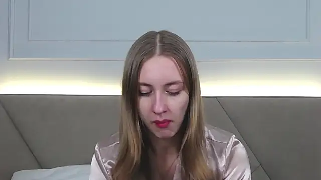 Snapshot of RachaelCute chatting on December 2, 6:30 am RachaelCute online show from December 2, 6:30 am