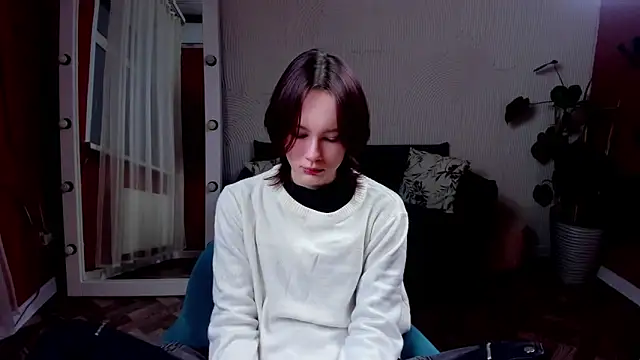 Snapshot of Annie_Way chatting on November 24, 1:00 pm Annie Way online show from November 24, 1:00 pm