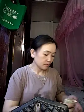 Feeling-hot online show from April 24, 6:27 am