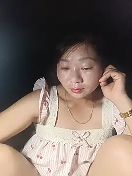 Snapshot of vangkt-cute chatting on July 9, 8:02 pm vangkt-cute online show from July 9, 8:02 pm