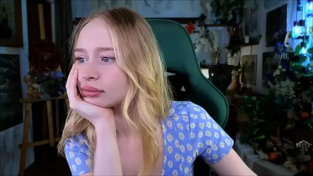 CarolineDjein online show from November 15, 11:40 am