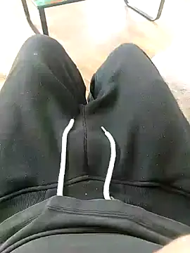 Snapshot of Nousdeux21 chatting on December 16, 10:53 am Nousdeux21 online show from December 16, 10:53 am