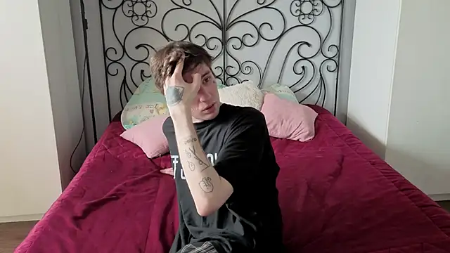 Danny loves Mary online show from May 8, 2:06 am