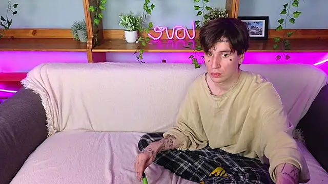 Danny loves Mary online show from May 28, 2:20 am