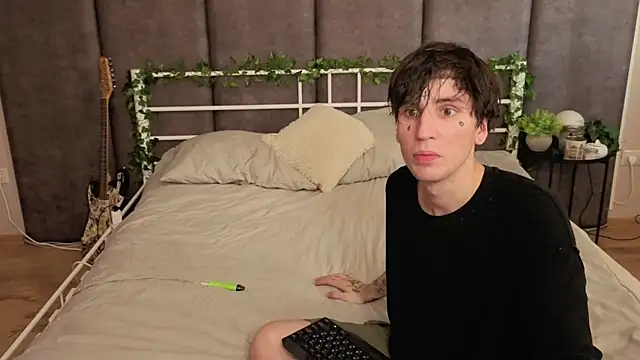 Danny loves Mary online show from July 15, 2:17 am