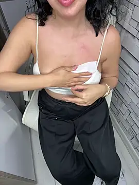 Snapshot of esmerbebek777 chatting on January 6, 3:38 pm esmerbebek777 online show from January 6, 3:38 pm