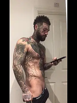 Snapshot of magicmichaell chatting on December 1, 8:41 am magicmichaell online show from December 1, 8:41 am