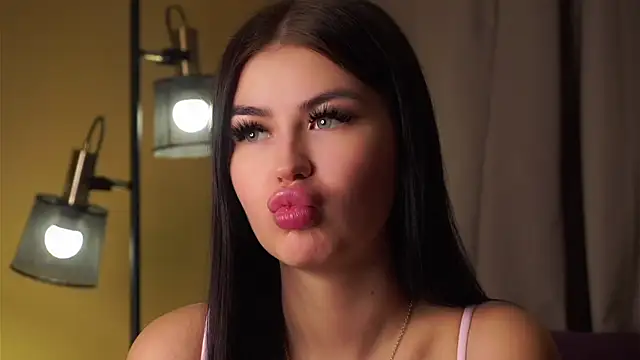 Snapshot of CoreenYorton chatting on December 14, 1:11 am CoreenYorton online show from December 14, 1:11 am