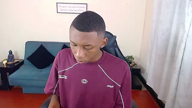 Snapshot of Miilo18 chatting on December 2, 9:21 pm Miilo18 online show from December 2, 9:21 pm