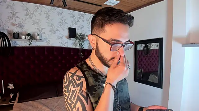 Snapshot of dave_wolff chatting on November 19, 11:43 am dave wolff online show from November 19, 11:43 am