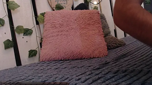 DUVAN MONTES online show from November 17, 1:17 pm