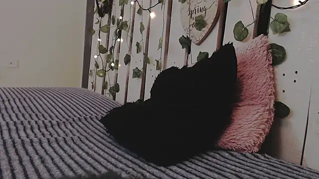 DUVAN MONTES online show from November 18, 2:54 pm