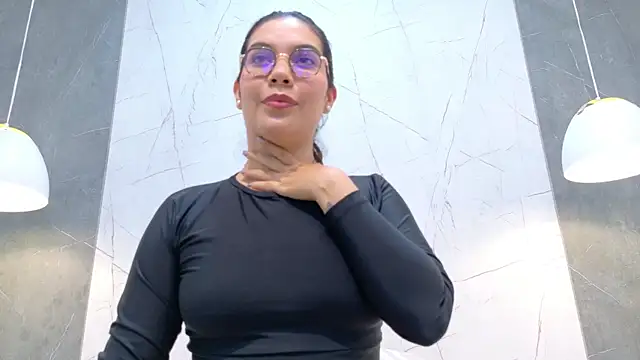 Snapshot of NattyTrainor chatting on November 17, 4:51 am NattyTrainor online show from November 17, 4:51 am