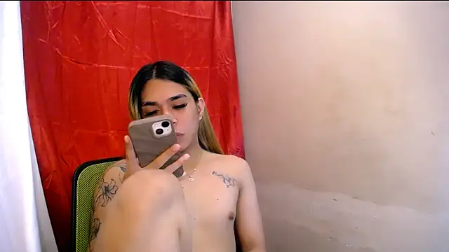 velvetviper06 online show from June 6, 2:27 am