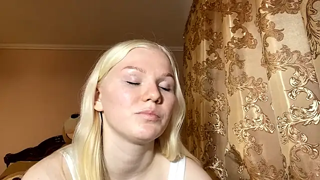 LynellMahe online show from December 1, 10:42 am